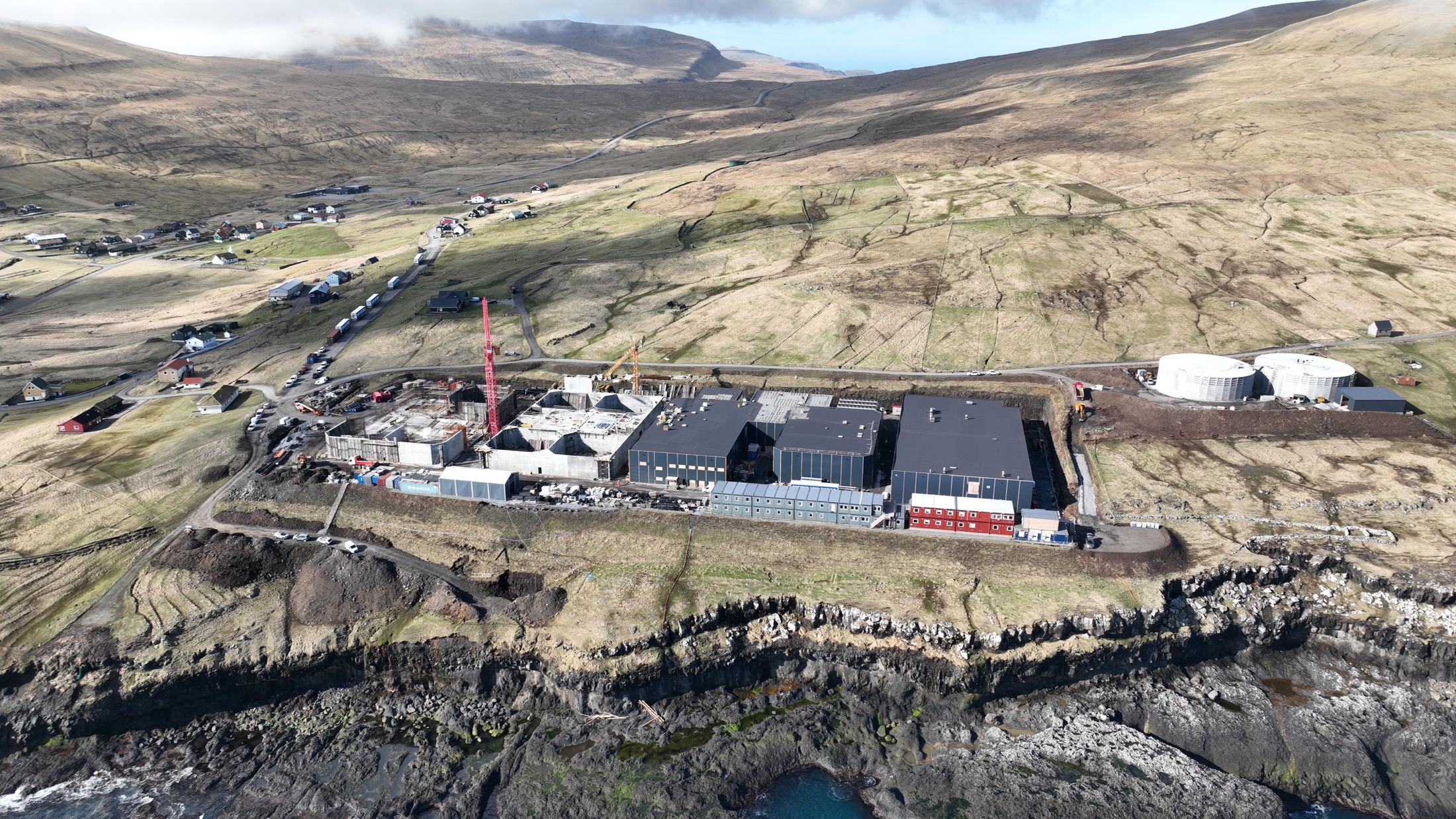 Vista panorámica de varios proyectos industriales en Islas Feroe