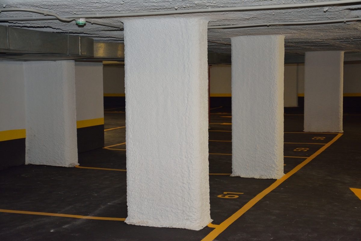 Pilares protegidos con lana de roca proyectada