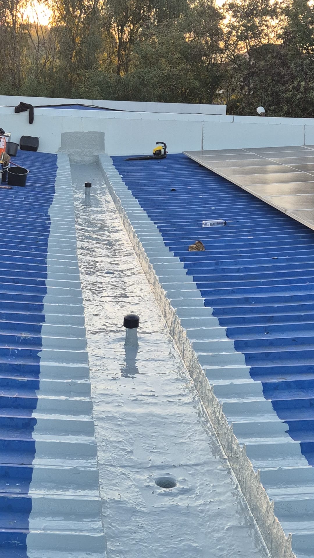 Acabado impermeable en canalón técnico de cubierta